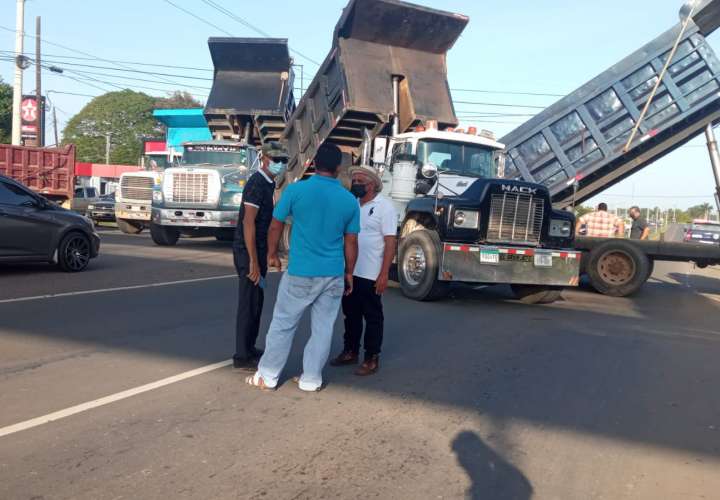 Camioneros  de Herrera y Los Santos exigen plazas de empleo