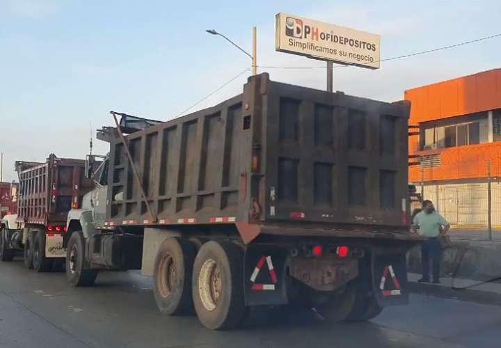 Camioneros exigen a Gobierno reactivación de megaproyectos para trabajar [Video]