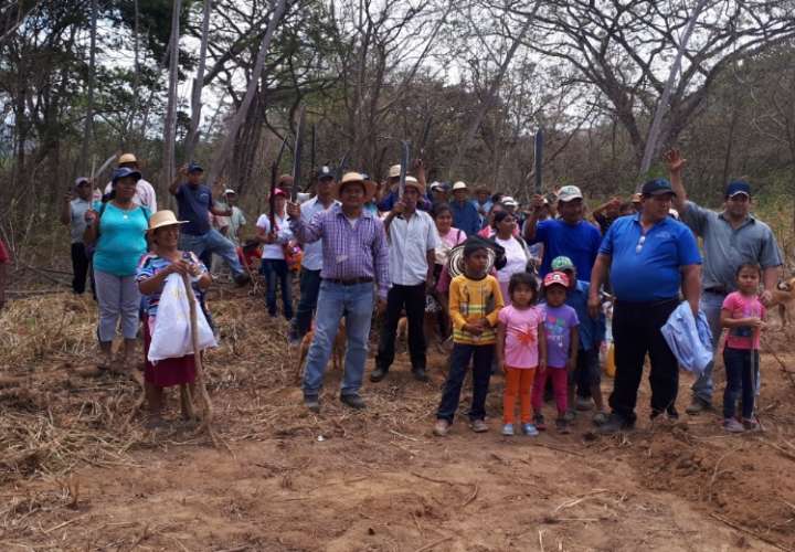 Campesinos se enfrentan a extranjeros en Veraguas