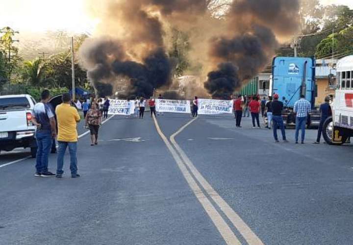 Caos en Colón, movimientos populares protestan en las calles para exigir empleos