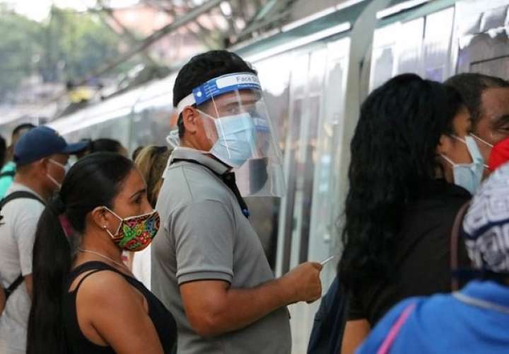 Autoridades analizan exigir el uso de la pantalla facial en transporte público
