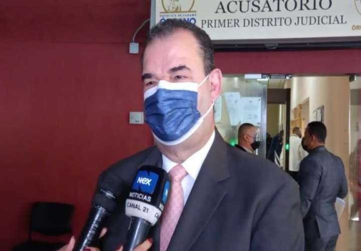 El abogado Carlos Carrilo, parte de la defensa de Ricardo Martinelli.