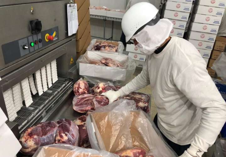 Primer embarque de carne bovina con rumbo a China 