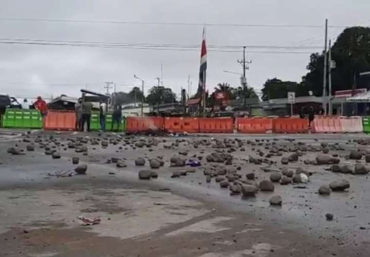 Camiones varados, bloqueo en frontera tico-panameña; la tensión se mantiene