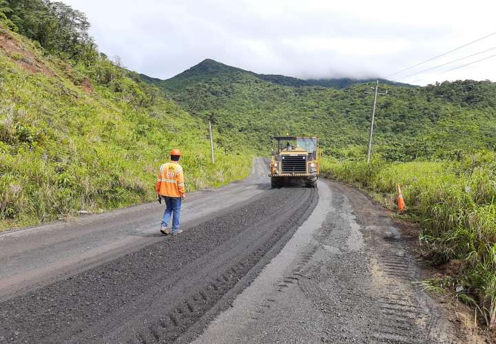 Rehabilitación de vía Gualaca – Chiriquí Grande presenta un 41.8 % de avance