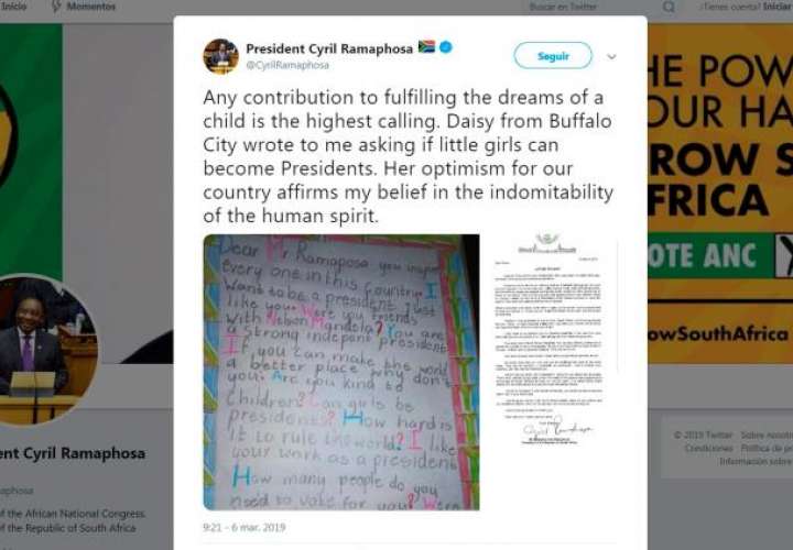 Captura cuenta de Twitter del jefe de Estado de Sudáfrica, Cyril Ramaphosa, en la que, en la víspera del Día Internacional de la Mujer, ha compartido una carta manuscrita de una niña llamada Daisy en la que le pregunta si una chica puede llegar a ser pres