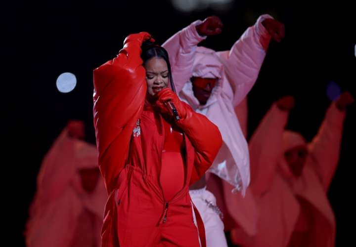 Rihanna aumenta reproducciones un 640 % en Spotify tras Super Bowl