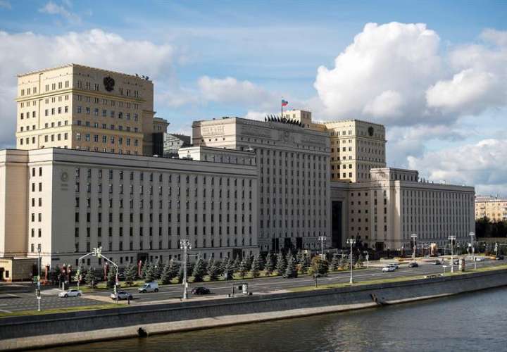 Vista general del Centro de Control de Defensa Nacional, edificio principal del Ministerio de Defensa y de las Fuerzas Armadas rusas, en Moscú, Rusia, hoy, 18 de septiembre de 2018. EFE