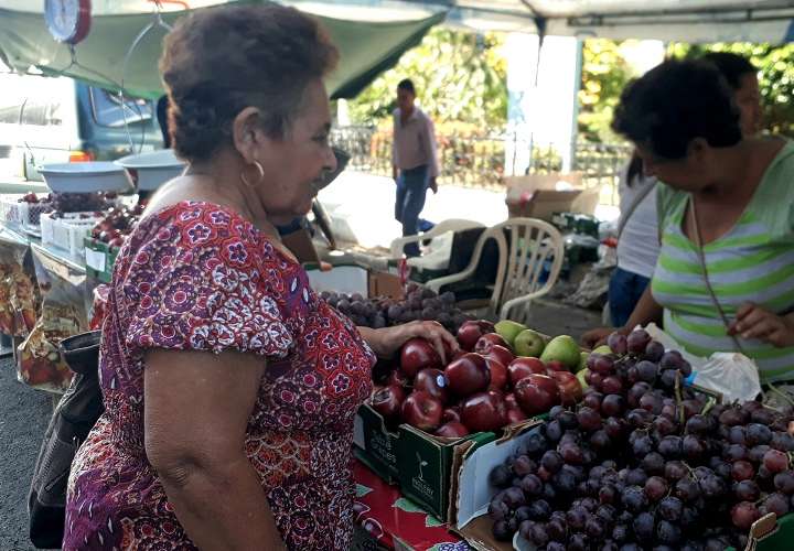 Vendedores informales en Chitré reportan bajas ventas 