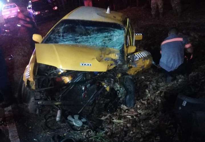 Taxista muere en colisión frontal en vía hacia Puerto Caimito