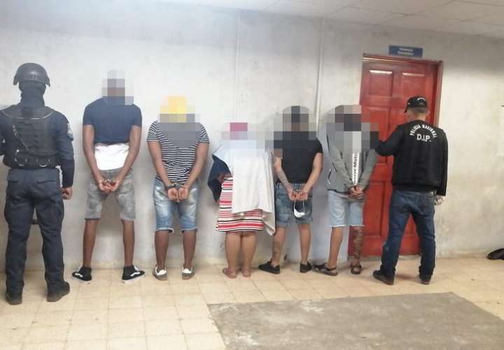 5 detenidos por hallazgo de tres armas en Río Alejandro