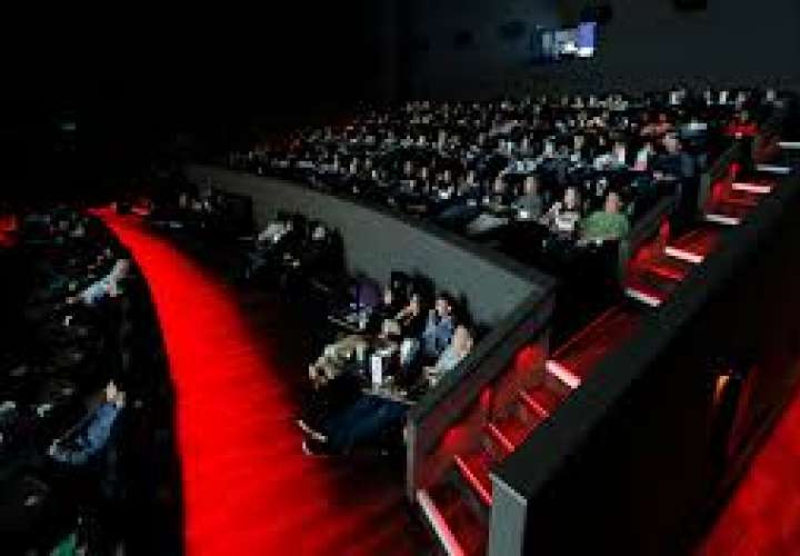 Tras siete meses de cierre, los cines abren sus puertas 