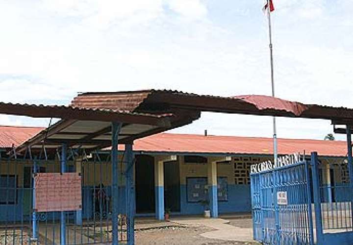Refuerzan seguridad en escuela de Pedregal por intento de secuestro y drogas