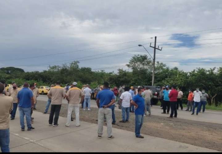 Taxistas de Azuero rechazan alza de la gasolina  [Video]