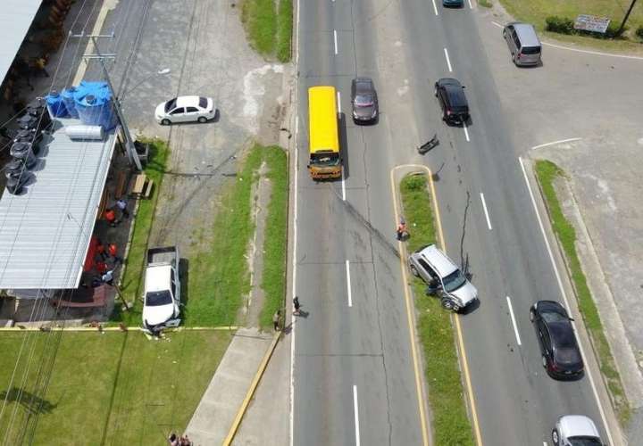 Visión superior de cómo quedaron los vehículos tras la colisión en Chame. Foto: @TraficoCPanama