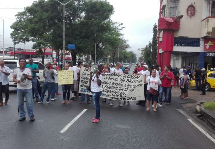 Microempresarios colonenses vuelven a protestar por pago de indemnización