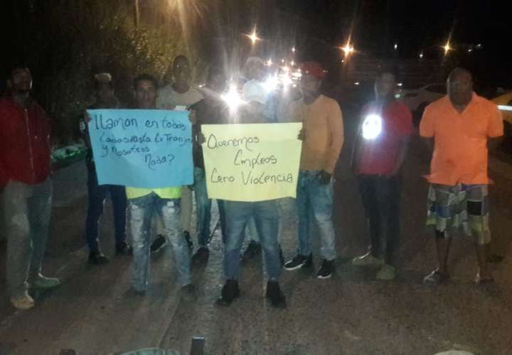 Moradores de Cativá cierran vía para exigir plazas de trabajo