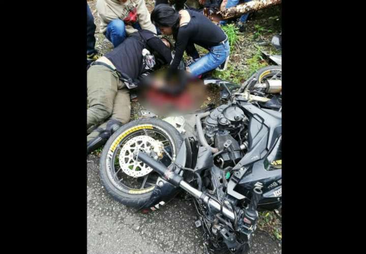 El conductor de la motocicleta sufrió graves lesiones. Foto: Diómedes Sánchez