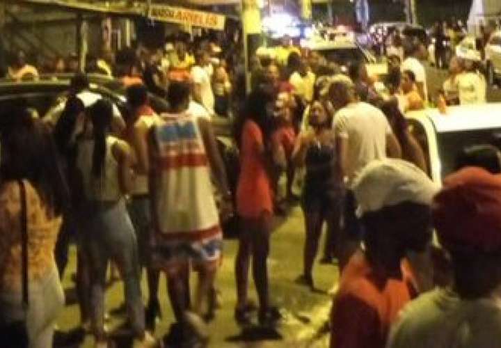 Carnavalitos y desenfreno en Colón, Panamá y Panamá Oeste  [Videos]