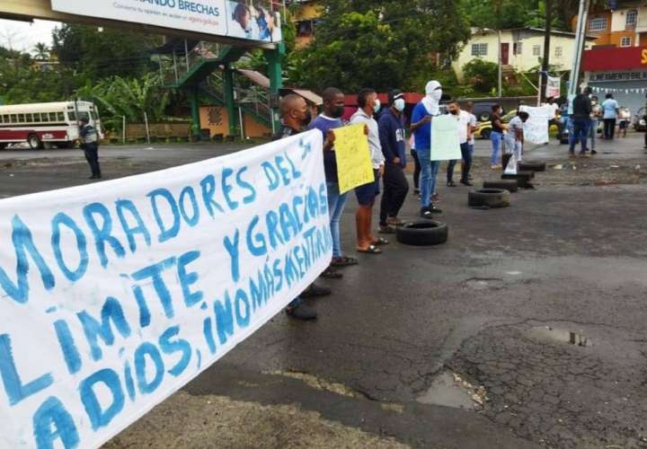 Dos cierres en Colón para exigir agua, mejores calles y empleos [Video]