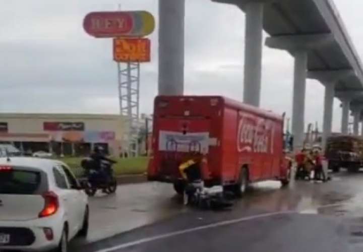 Cibernauta filmaba un accidente cuando de repente...¡WTF! En vivo y a todo color