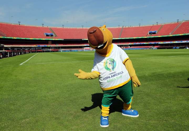 La mascota Zizito del torneo en el estadio Morumbí, en Sao Paulo (Brasil), donde el próximo viernes tendrá lugar el partido inaugural de la Copa América 2019. Foto: EFE