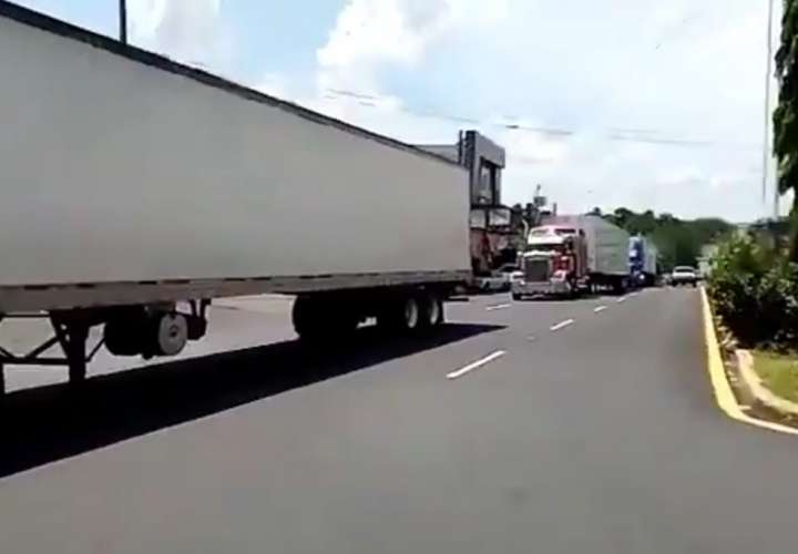 Costa Rica defiende control sanitario a transportistas de carga en frontera