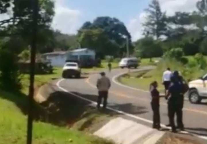 Motociclista de 16 años muere al colisionar contra pick up en Costa Abajo