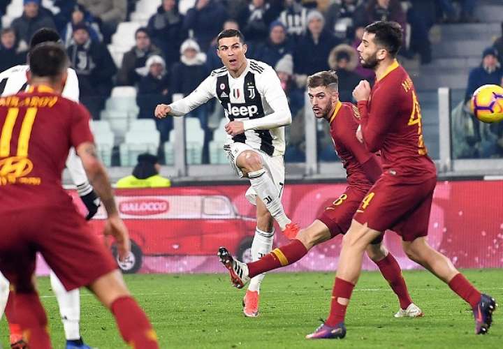 Cristiano Ronaldo durante un partido ante la Roma. Foto: EFE