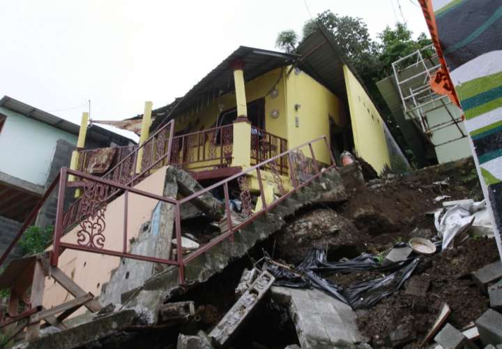 Colapsa casa en Los Andes en horas de la madrugada