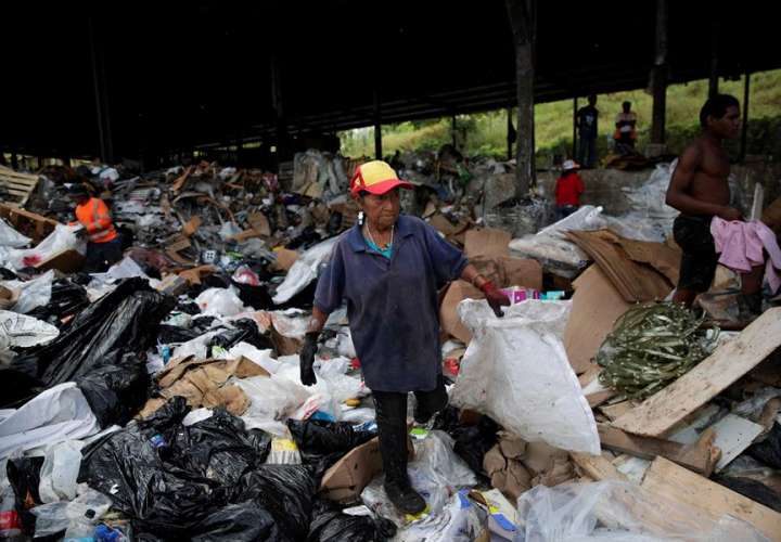 El principal vertedero de Panamá carece de mecanismos para tratar el plástico