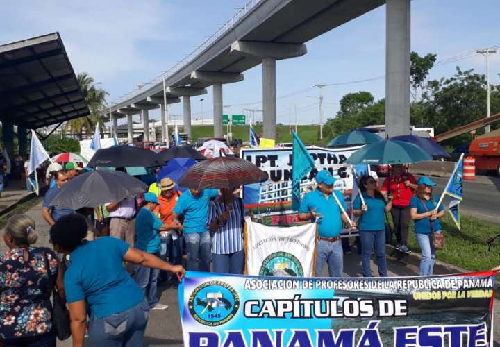 Docentes marchan para exigir escuelas de calidad en Panamá Este