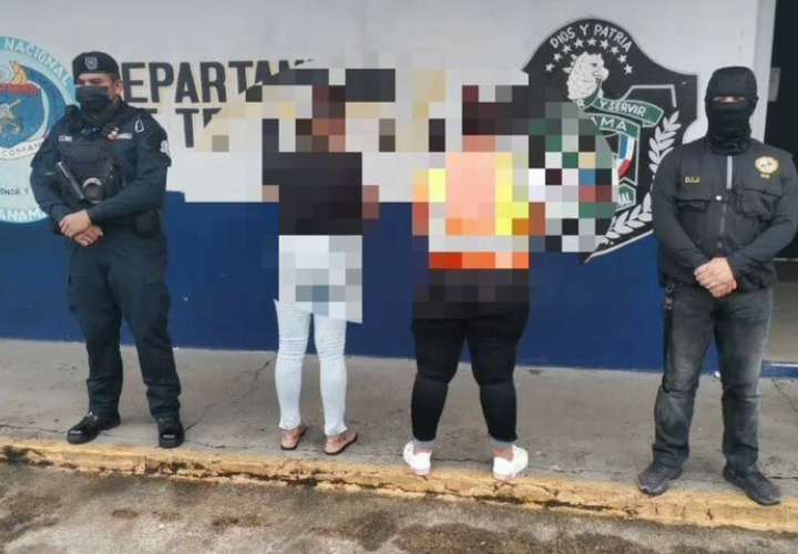 Capturan a dos mujeres con 100 paquetes de droga en puerto colonense [Video]
