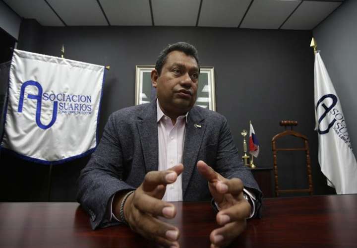 El presidente de los empresarios de la zona libre de impuestos más grande de América, Daniel Rojas, habla durante una entrevista con Efe en Colón (Panamá). EFE