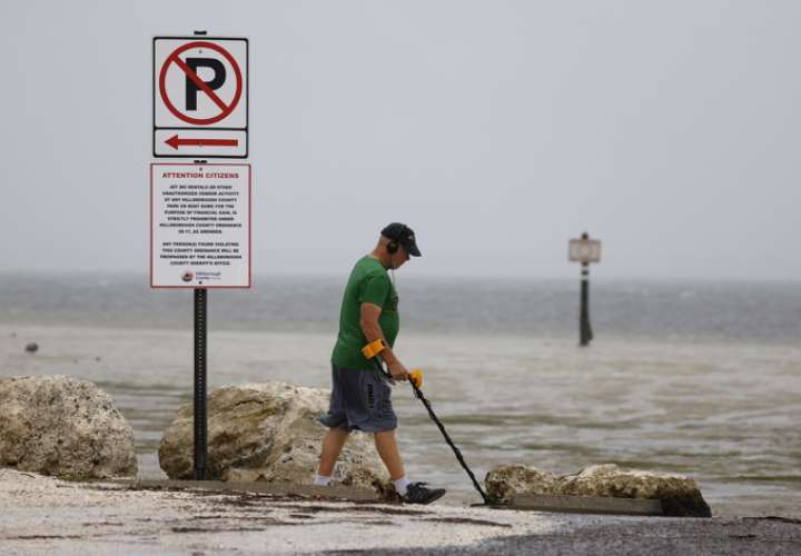 Ian golpea Florida como un huracán potencialmente catastrófico