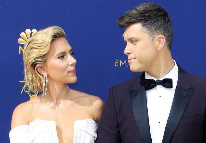 Scarlett Johansson se casa con el cómico Colin Jost en una "íntima ceremonia"