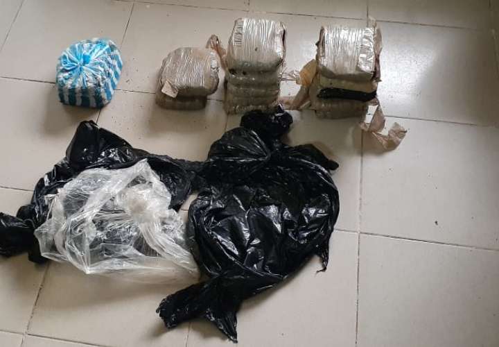 Cae un panameño y un extranjero con 14 paquetes de droga en Capira