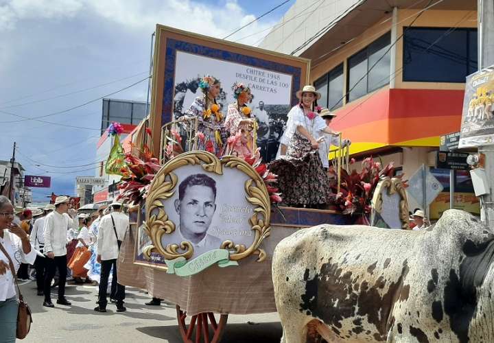 Con un desfile folclórico, los chitreanos cerraron este domingo las actividades conmemorativas a los 174 años de haber sido elevado a distrito.