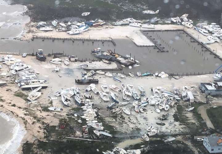 Vista aérea la destrucción en un puerto de embarcaciones de recreo en las Bahamas después del huracán Dorian golpeó las islas. EFE