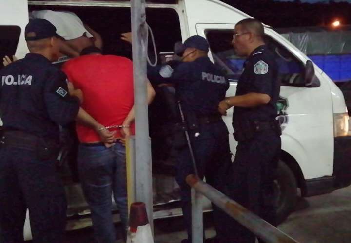 Imputan cargos a 4 por ocultar droga en busito de ruta de Arraiján 