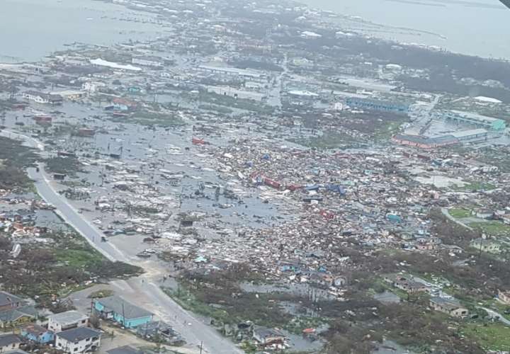 Imágenes aéreas del área devastada por el paso del huracán Dorian en Bahamas. Foto: @p0sitivechange 