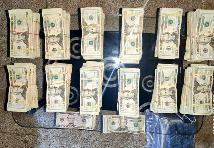 Dos detenidos, droga y dinero en una casa en Las Lajas