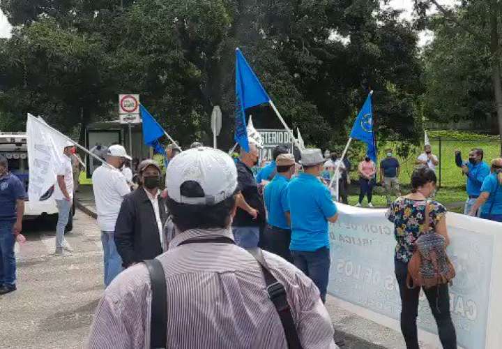 Docentes protestan en Meduca