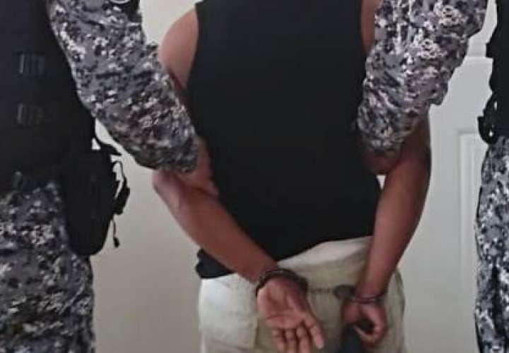 Bajo arresto varios sujetos  por robo, posesión de droga y arma