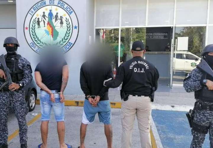 Atrapan a dos narcocriollos con 20 paquetes de droga en Juan Díaz