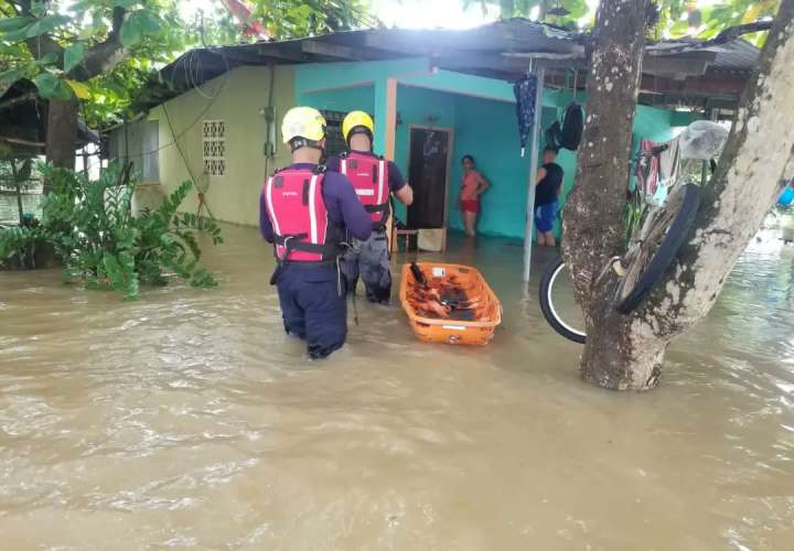 Fuerza de Tarea Conjunta lleva ayuda a zonas inundadas en Azuero