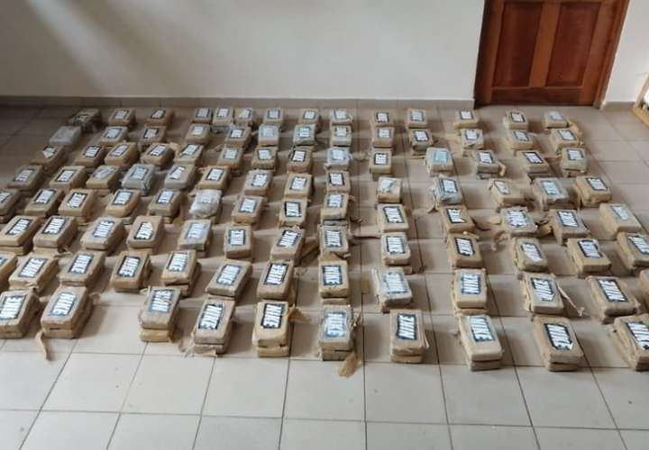  Interceptan una "narcolancha" con más de 200 paquetes de droga [Video]
