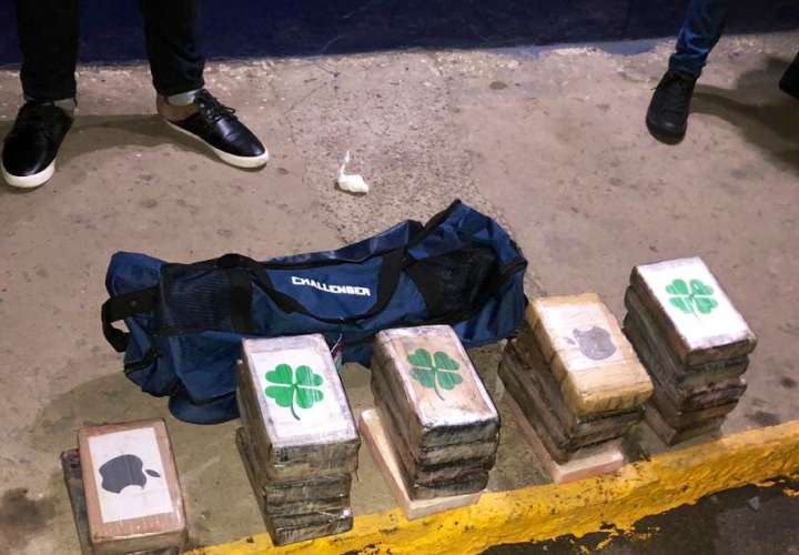 Tres detenidos por tráfico de 22 paquetes de droga en Colón