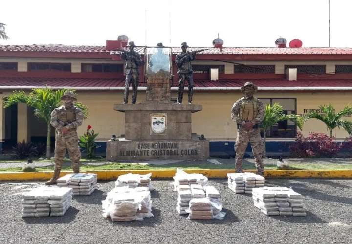 Decomisan 249 paquetes de droga en contenedor en Colón