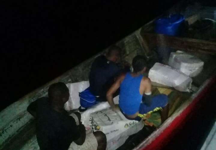 La Fiscalía de Drogas inició la investigación en contra de los tres tripulantes de la embarcación que transportaba la droga. Van 10.7 toneladas de droga confiscada en la operación “Escudo”.  